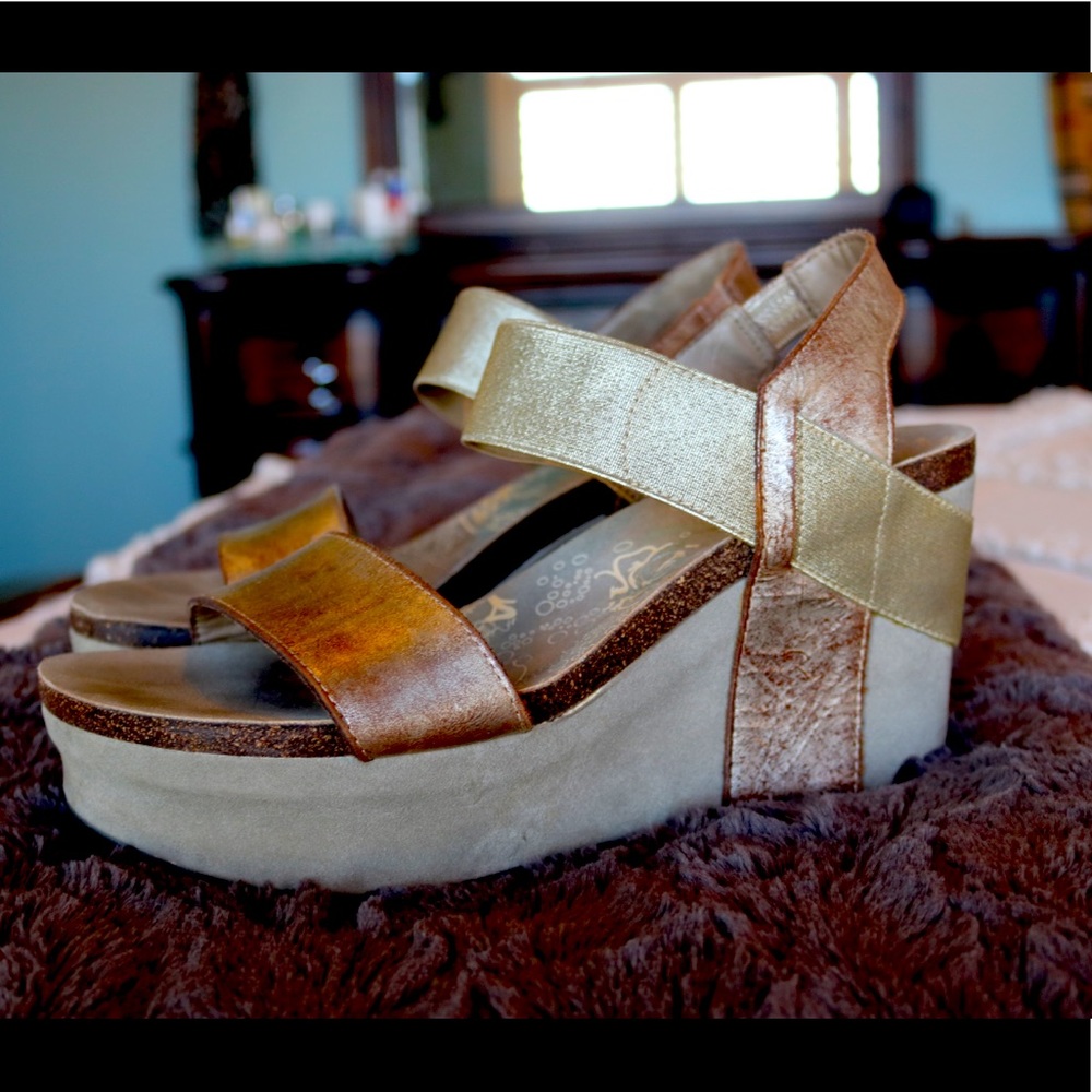 OTBT SIZE 10 Wedge Sandals